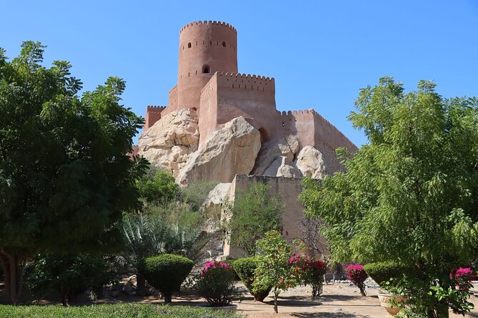 Tour Shahad 4 Days-3 Nights, Oman Tours Package - Day one: Nakhal Fort and the road to Jabal Shams