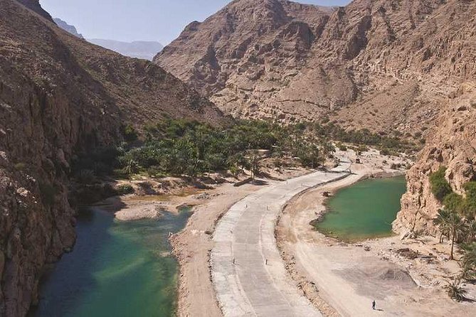 Wadishab and Bhima Sink Hole (Sharing Tours - Bimmah Sinkhole and its strange blue-green water