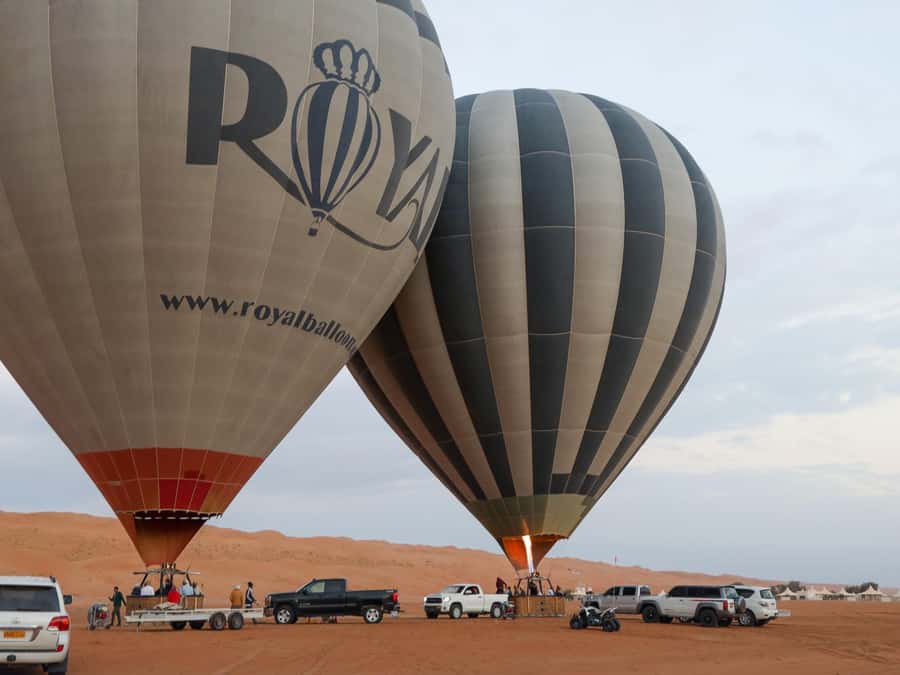 Wahiba Sands: Hot Air Balloon Experience - Watching the balloon come alive