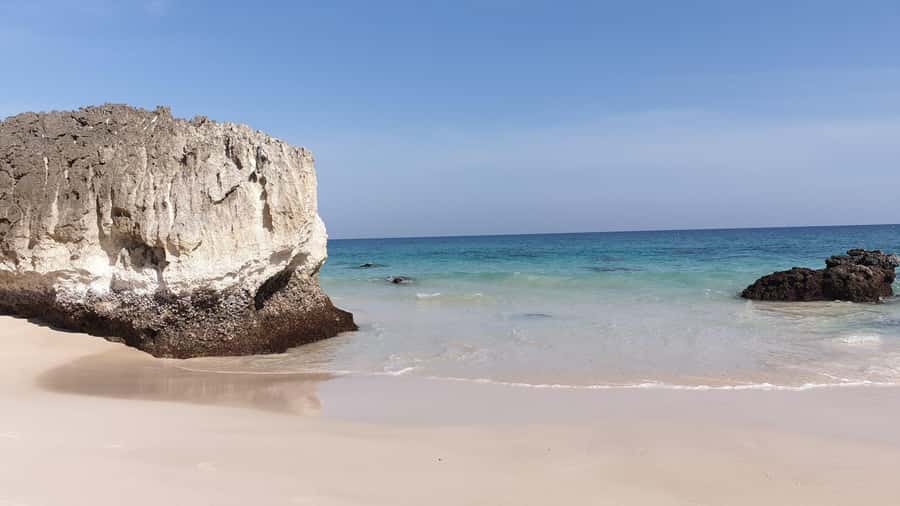 West Salalah: Caribbean of the Orient Fazayah Beaches & City - Fazayah Beach: the main event